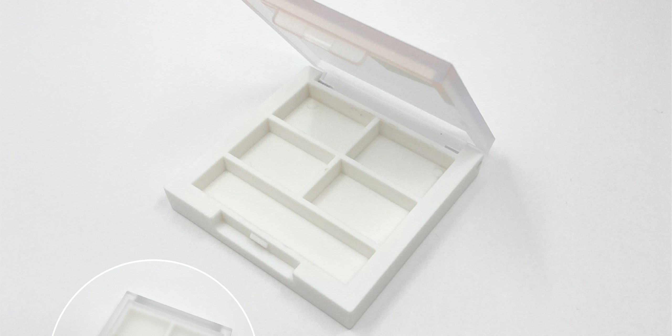 0813207-iupackaging-พาเลทสีขาวสี่ช่อง