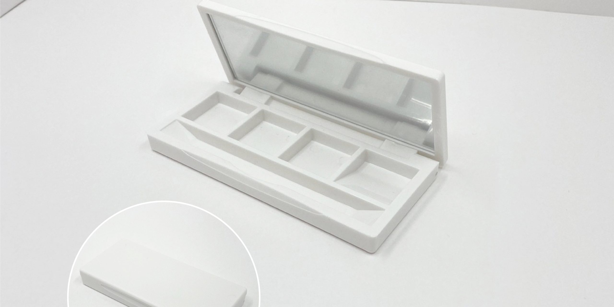 0809526-iupackaging-พาเลทสีขาวสี่ช่องมีกระจก