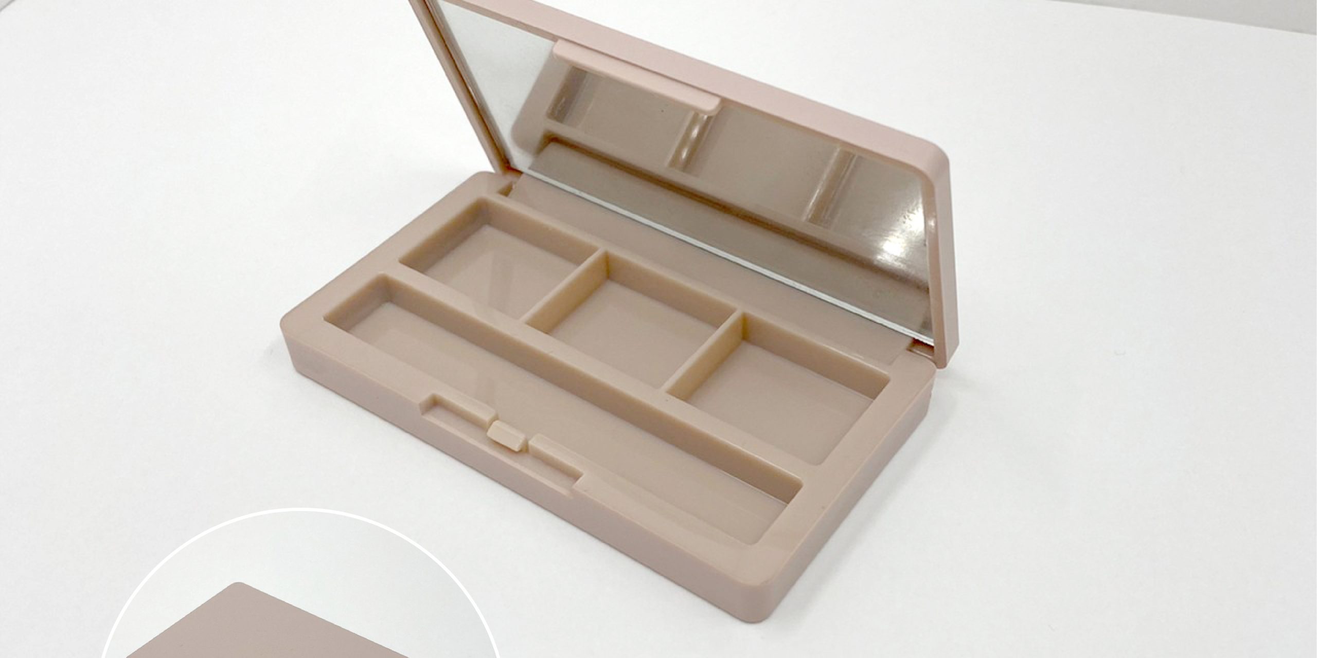 0812319-iupackaging-พาเลทสีเนื้อสามช่องมีกระจก