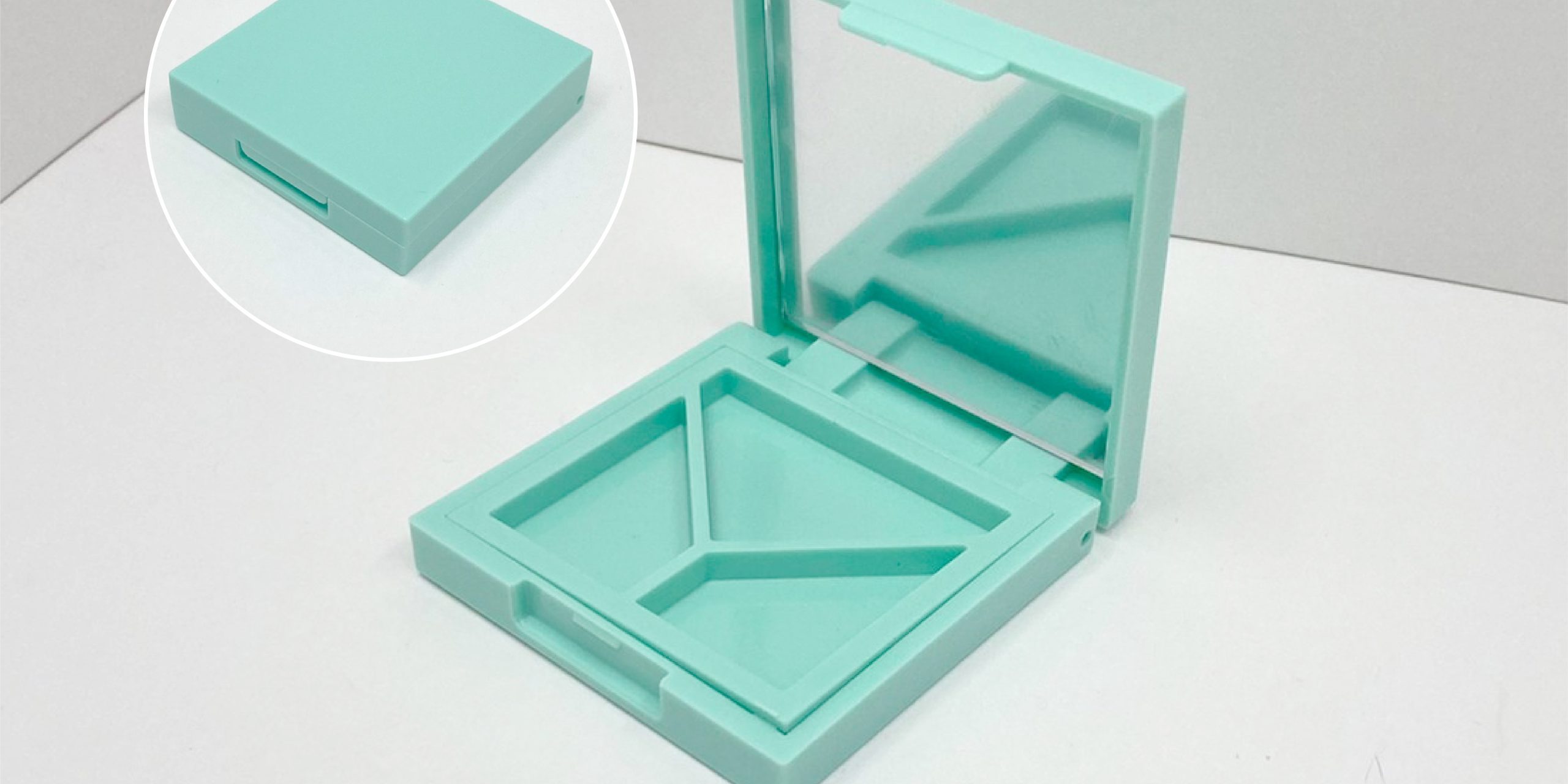 0809726-iupackaging-พาเลทสีเขียวสามช่องมีกระจก